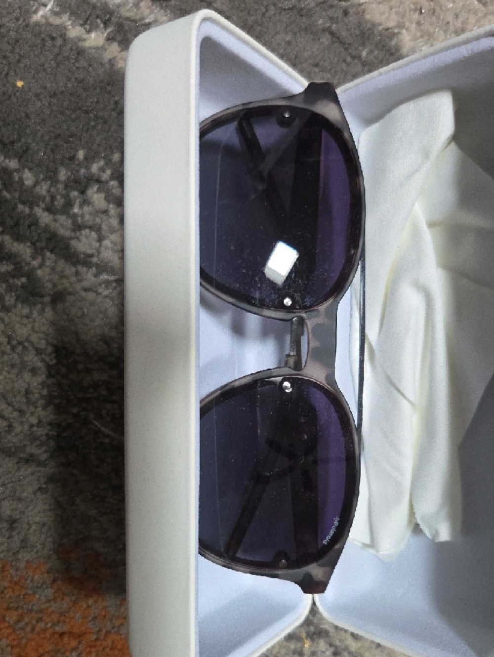 Men’s Glasses - White Protective Sleeve